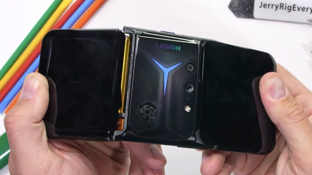 شاهد Lenovo Legion Duel Phone 2 الجديد يخضع لإختبارات قوية... وينكسر 11 Legion Duel Phone 2 Durability 3
